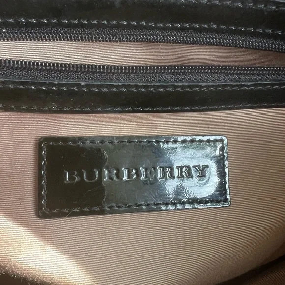 Classic Novacheck Burberry Tote - Picture 8 of 9
